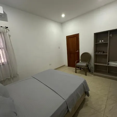 Habitación en casa particular Emiliano *